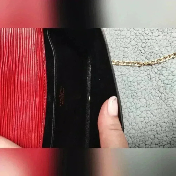 LOUIS VUITTON Epi Art Deco Clutch Red on chain - Picture 10 of 16